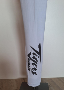 Daedo WT-Stil Wettkampf Dobok weißer Kragen TA 2026 - inkl. Rücken- und Hosenbeindruck